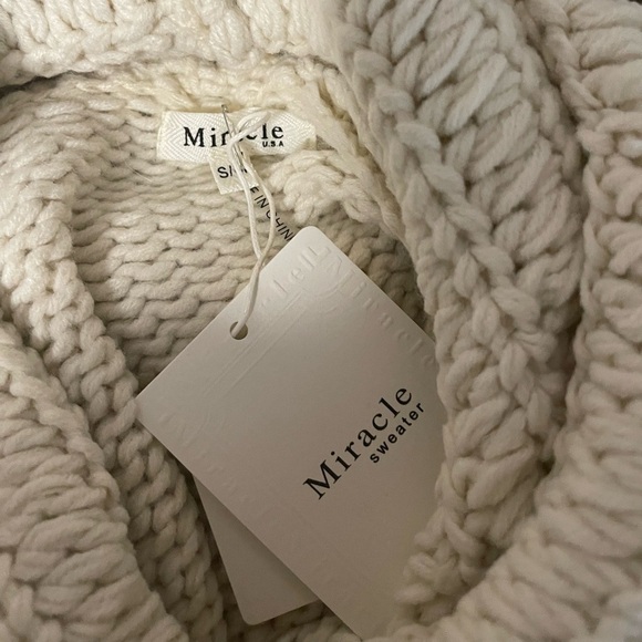 NWT Miracle Chunky Cable Knit Cowl Neck Sweater in Cream. Size S/M - Picture 6 of 7